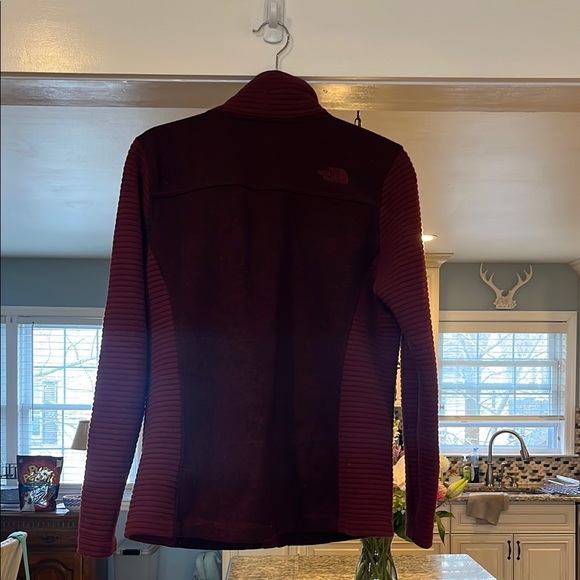 The North Face Burgundy Fleece - Picture 5 of 6